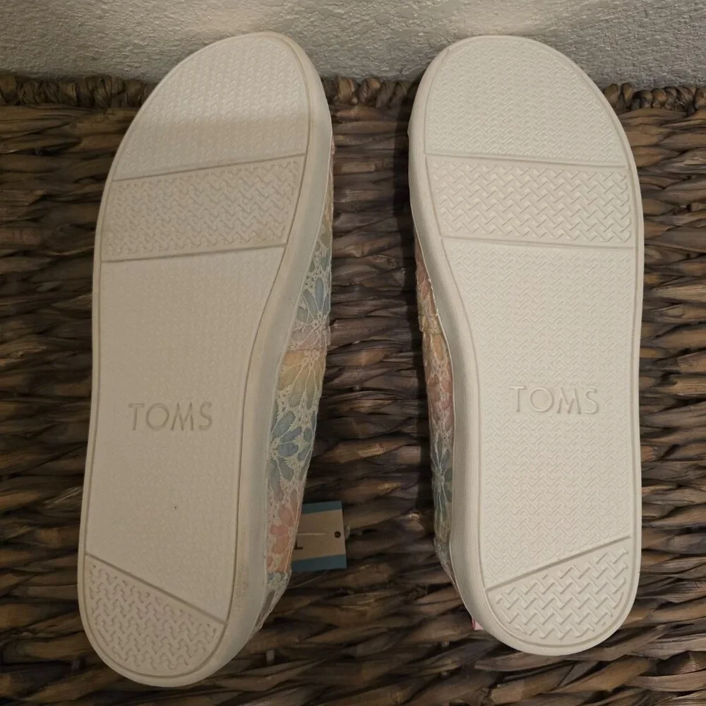 NWT TOMS Youth Alpargata Ombre Floral Lace Kids Shoes - Size Youth 5.5